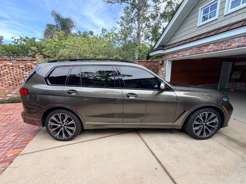 Used 2022 BMW X7 M50i w/ Dynamic Handling Package AWD/4WD image 1
