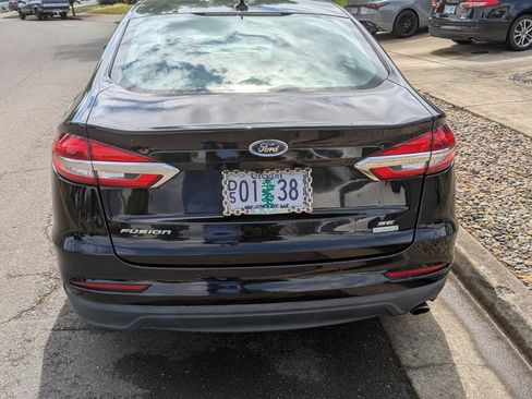 Used 2020 Ford Fusion SE image 5