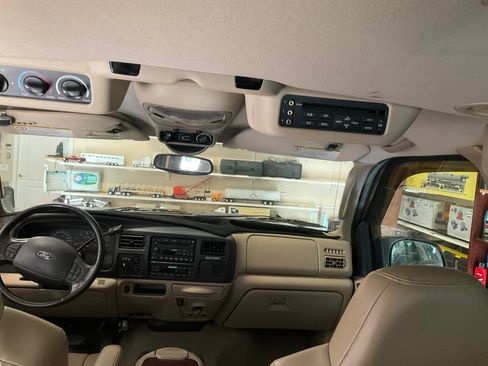Used 2005 Ford Excursion Limited image 19