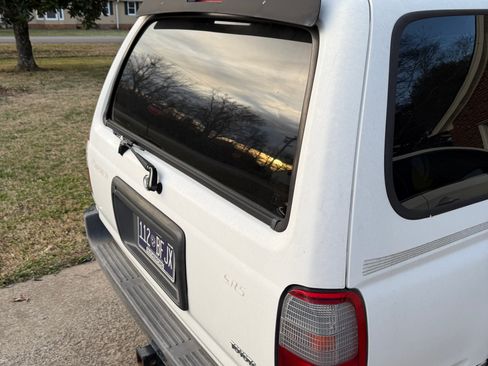 Used 2000 Toyota 4Runner SR5 image 5