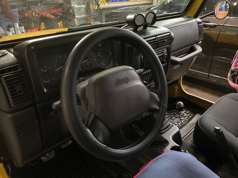 Used 2000 Jeep Wrangler SE image 30