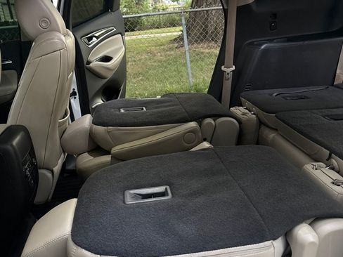 Used 2019 Buick Enclave Essence FWD image 13