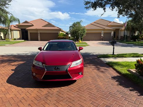 Used 2013 Lexus ES 300h w/ Luxury Pkg FWD image 10