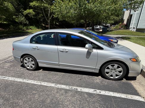 Used 2010 Honda Civic LX image 1