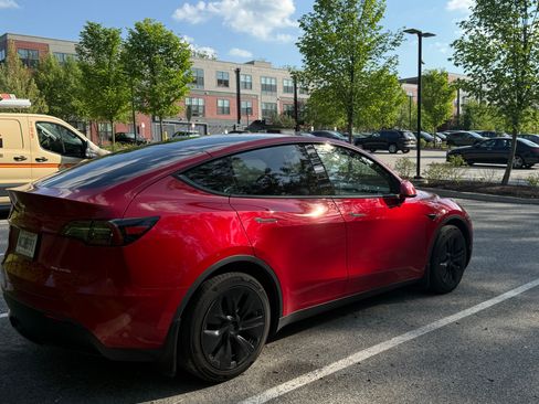 Used 2023 Tesla Model Y Long Range AWD/4WD image 13
