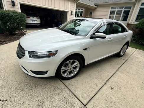 Used 2013 Ford Taurus SEL FWD image 30