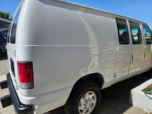 Used 2008 Ford E-250 and Econoline 250 Van 3D image 3