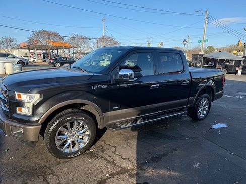 Used 2015 Ford F150 Lariat w/ Equipment Group 502A Luxury image 4