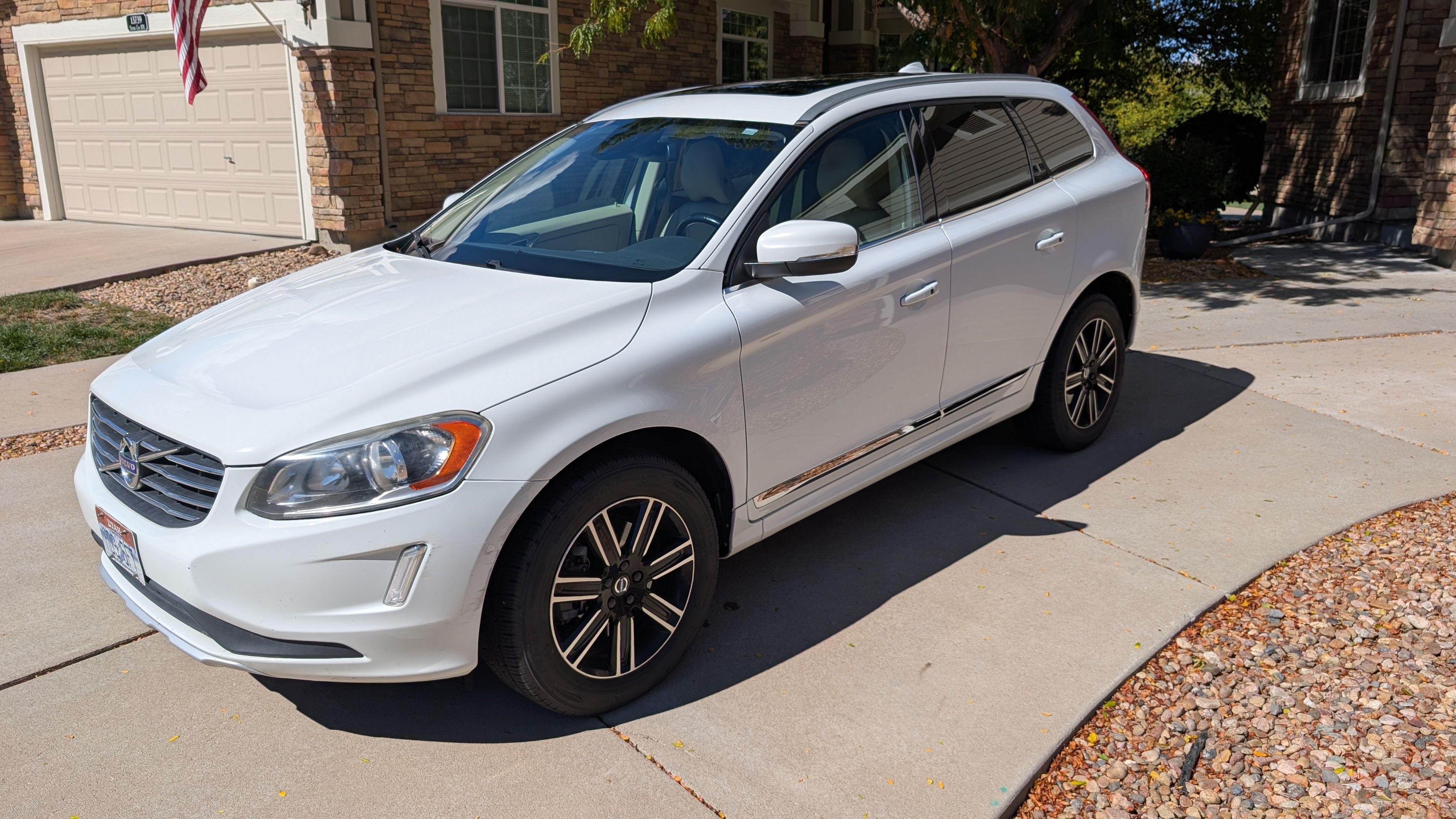 Used 2015 Volvo XC60 T6 AWD/4WD image 4