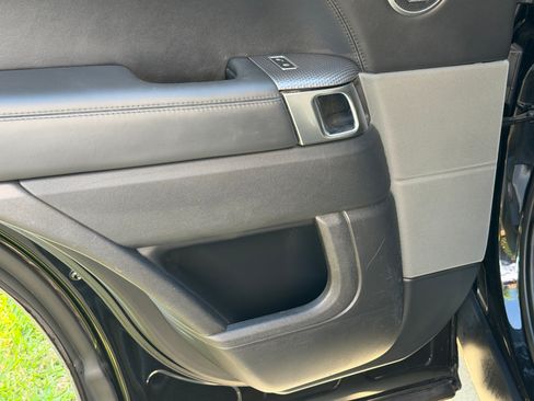 Used 2017 Land Rover Range Rover Sport HSE Dynamic image 18