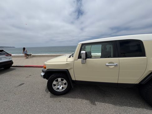 Used 2008 Toyota FJ Cruiser 2WD image 6