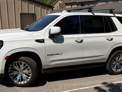 Used 2021 GMC Yukon Denali w/ Denali Premium Package AWD/4WD image 1