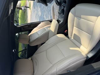 Used 2025 Cadillac XT4 Premium Luxury w/ Technology Package AWD/4WD image 6