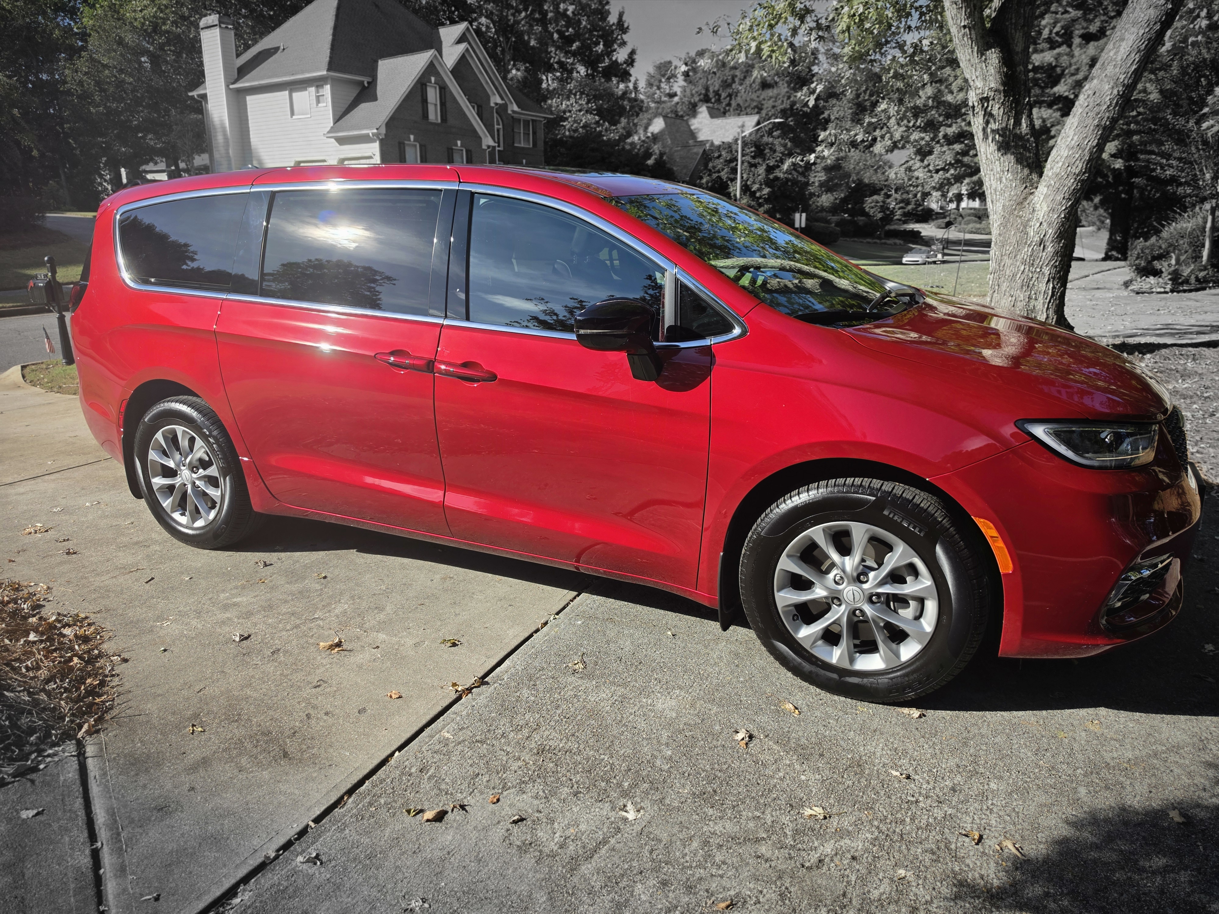 Used 2026 Chrysler Pacifica Limited AWD/4WD image 1