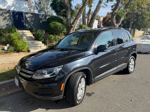Used 2015 Volkswagen Tiguan S image 1