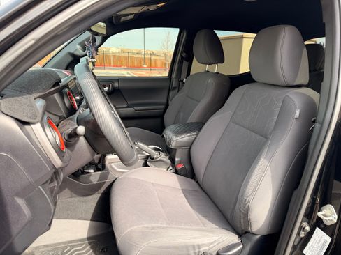 Used 2016 Toyota Tacoma TRD Sport w/ Towing Package AWD/4WD image 6