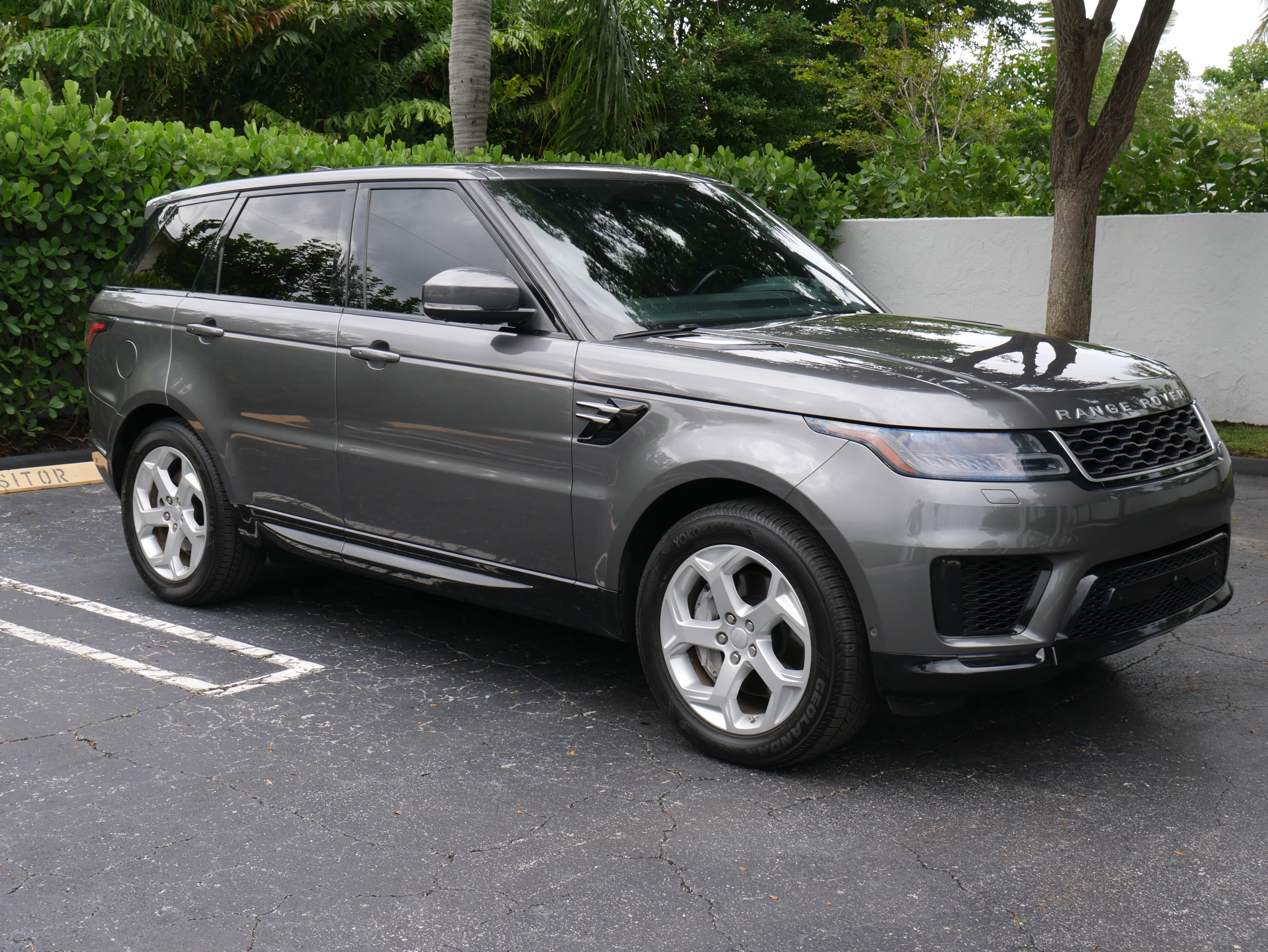 Used 2018 Land Rover Range Rover Sport HSE AWD/4WD image 4