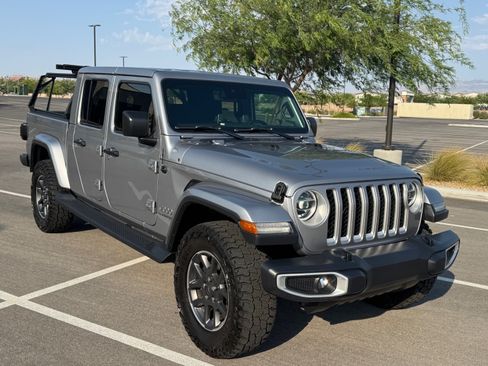 Used 2020 Jeep Gladiator Overland image 1