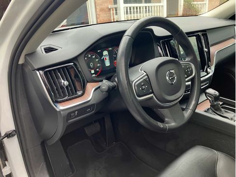 Used 2020 Volvo S60 T6 Momentum image 12