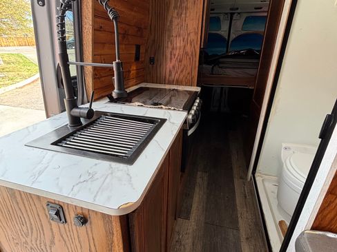 Used 2022 Mercedes-Benz Sprinter 2500 image 13