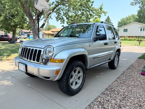 Used 2005 Jeep Liberty Limited AWD/4WD image 1