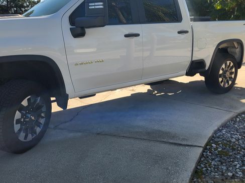 Used 2021 Chevrolet Silverado 2500 Custom w/ Custom Value Package image 2