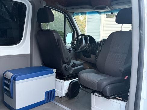 Used 2013 Mercedes-Benz Sprinter 2500 image 8