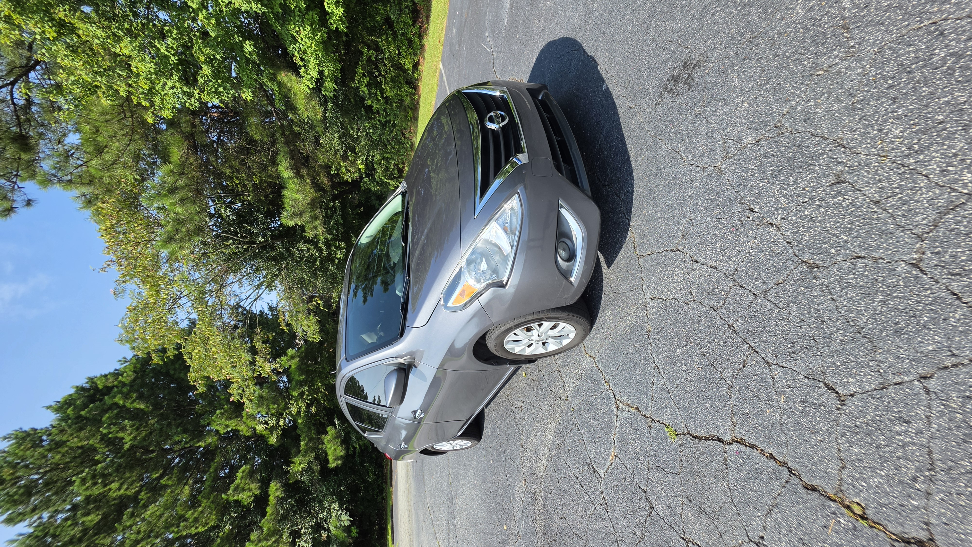 Used 2019 Nissan Versa SV w/ SV Special Edition Package FWD image 2