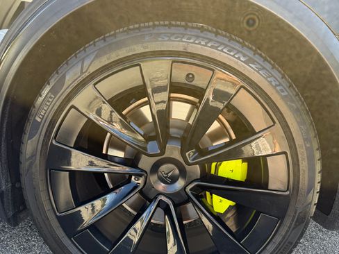 Used 2022 Tesla Model X image 12