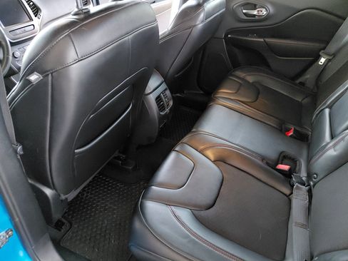 Used 2019 Jeep Cherokee Trailhawk w/ Cold Weather Group image 14