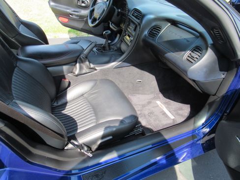 Used 2004 Chevrolet Corvette Z06 w/ Z06 Preferred Equipment Group RWD image 9