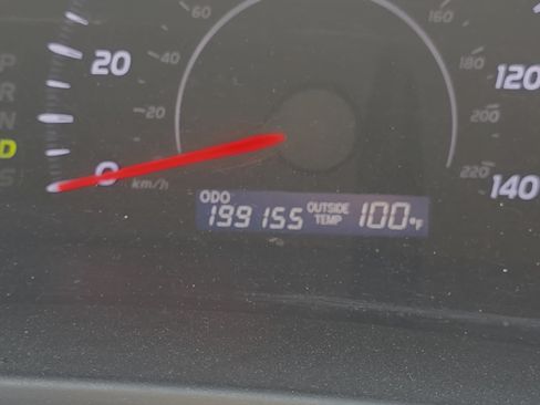 Used 2010 Toyota Camry LE FWD image 4