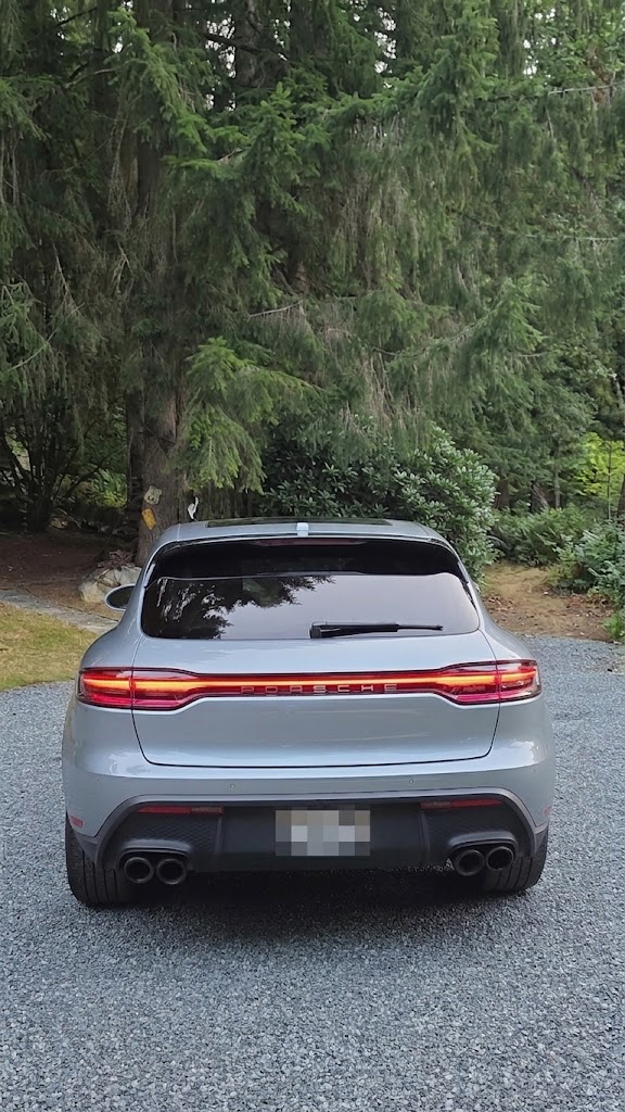 Used 2023 Porsche Macan AWD/4WD image 11