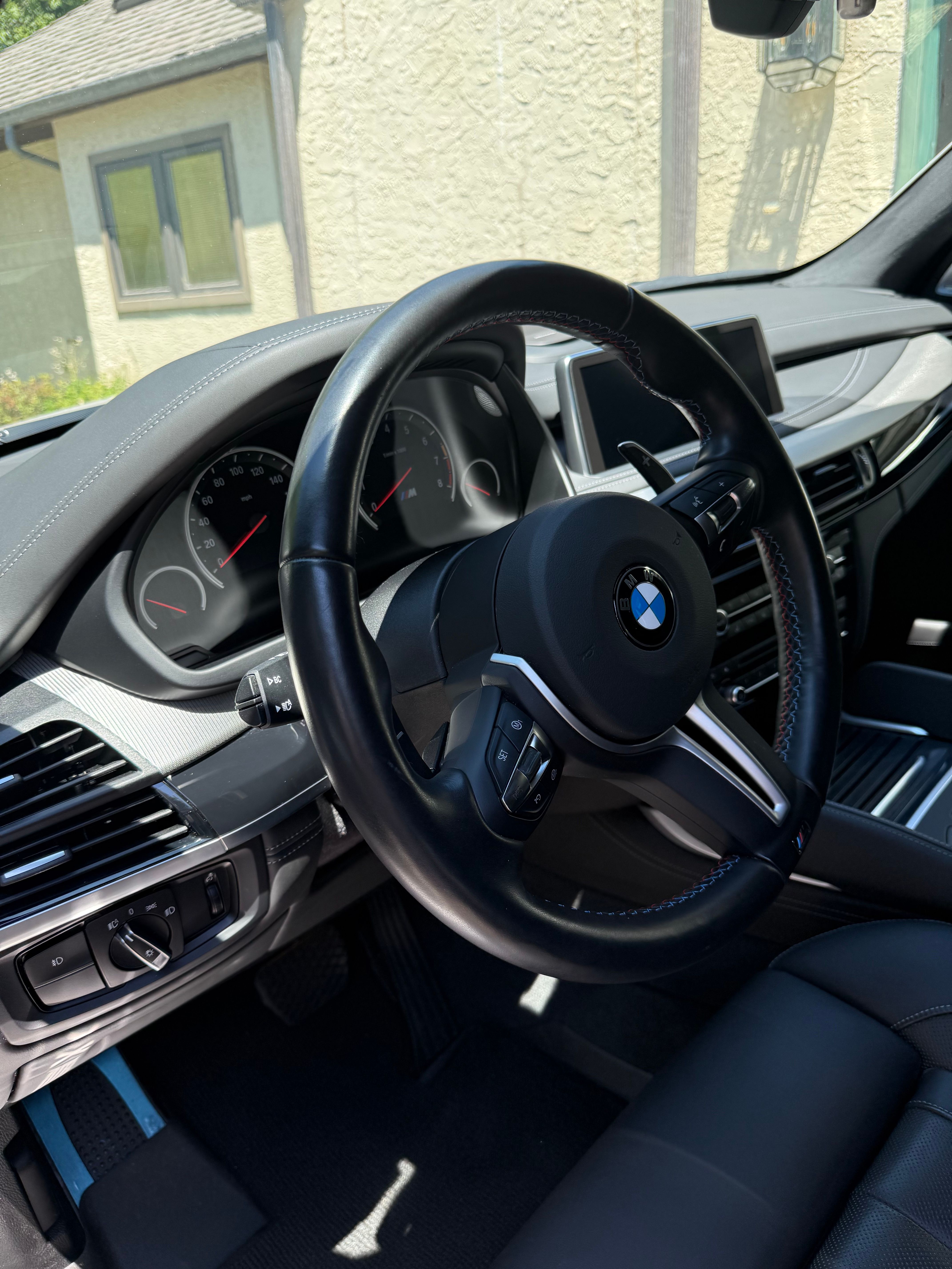 Used 2016 BMW X5 M AWD/4WD image 23