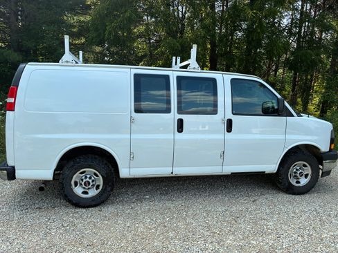 Used 2020 GMC Savana 2500 w/ Driver Convenience Package RWD image 10