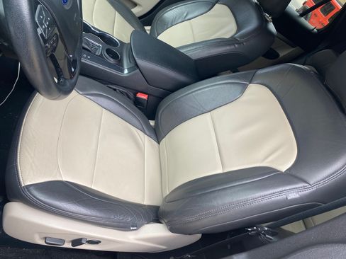 Used 2019 Ford Explorer XLT w/ Equipment Group 201A image 11