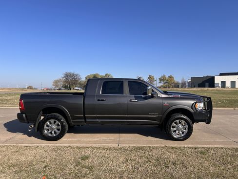 Used 2022 RAM 2500 Limited w/ Towing Technology Group image 8
