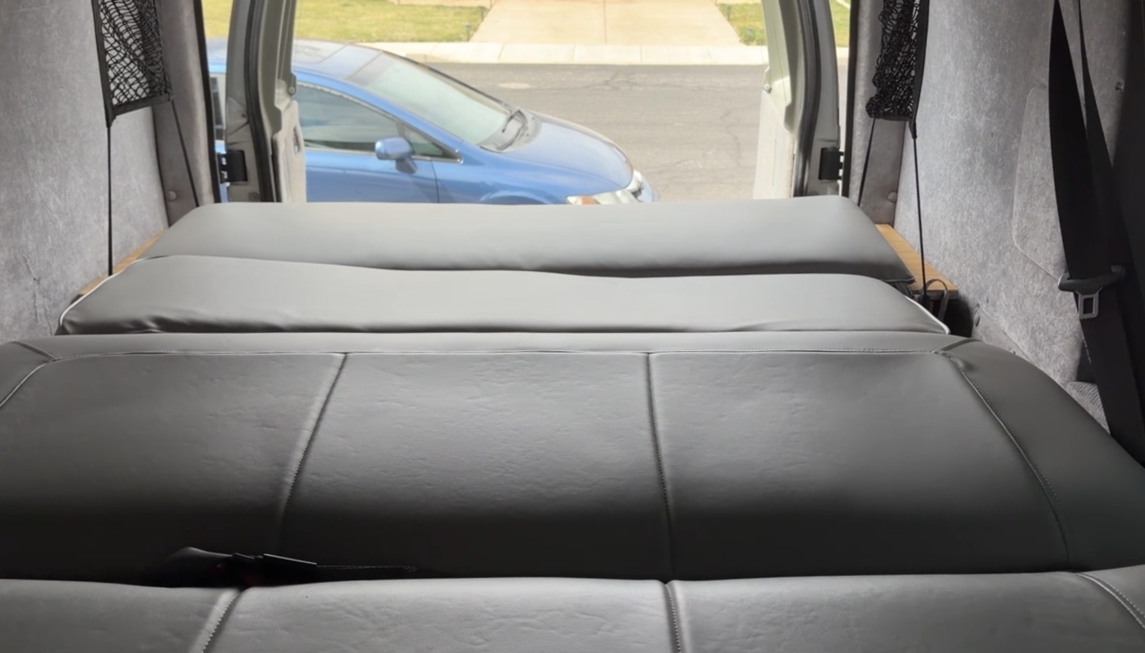 Used 2005 Ford E-350 and Econoline 350 Extended Super Duty RWD image 5