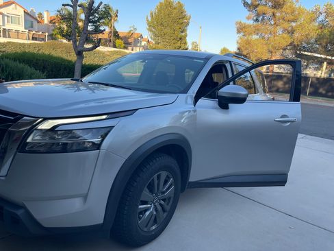 Used 2022 Nissan Pathfinder SV AWD/4WD image 12
