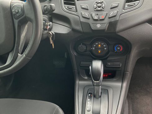 Used 2015 Ford Fiesta SE image 11