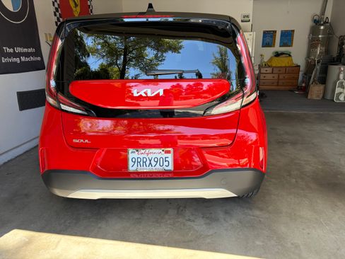 Used 2025 Kia Soul EX image 5