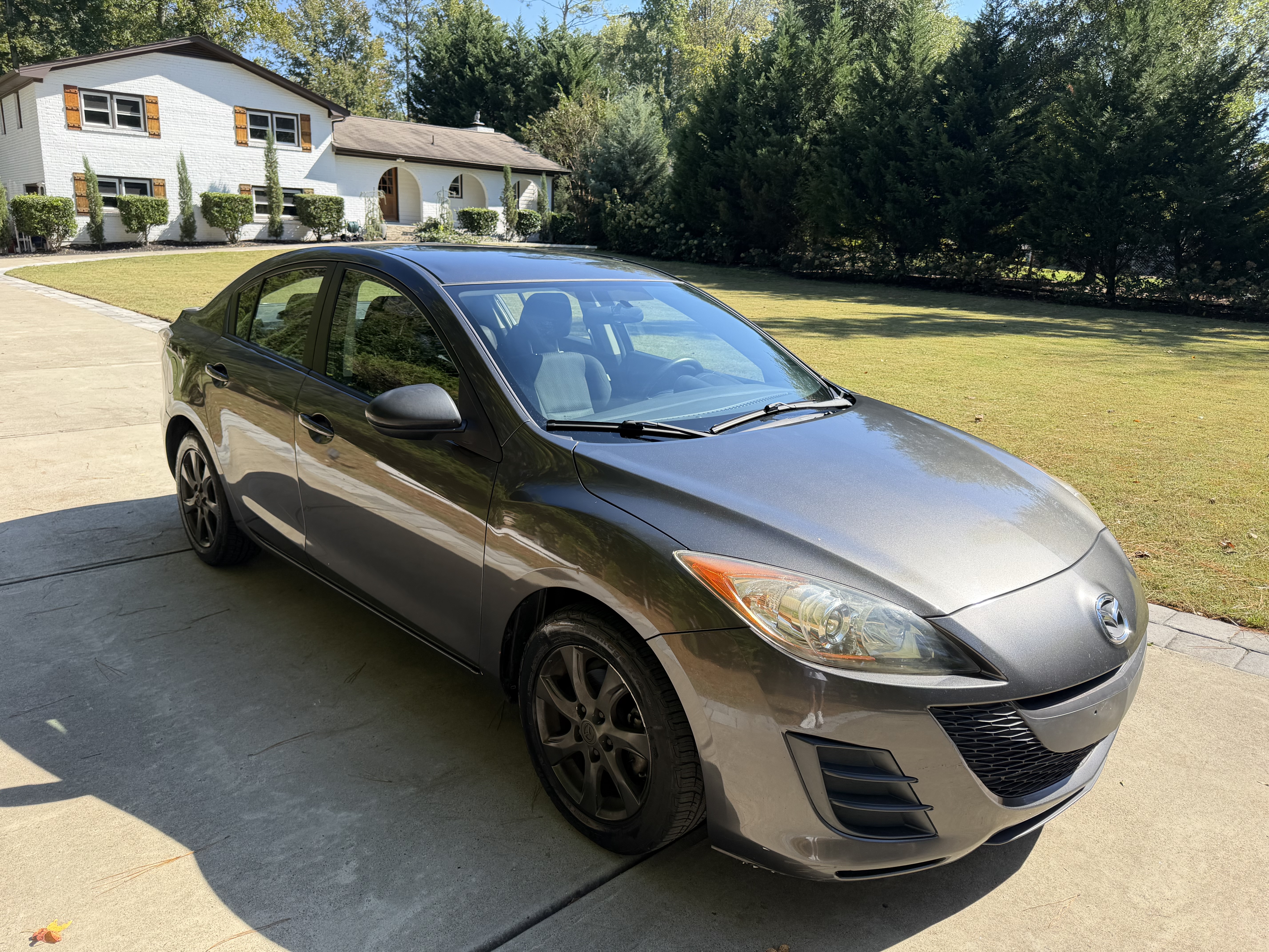 Used 2010 MAZDA MAZDA3 i Touring FWD image 1