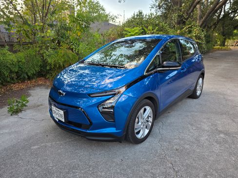 Used 2023 Chevrolet Bolt LT image 1