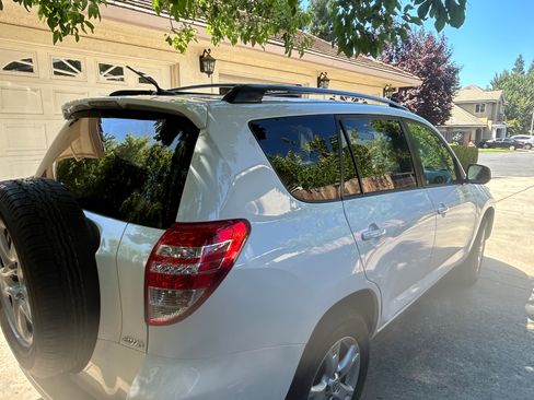 Used 2012 Toyota RAV4 4WD w/ Upgrade Value Pkg image 5