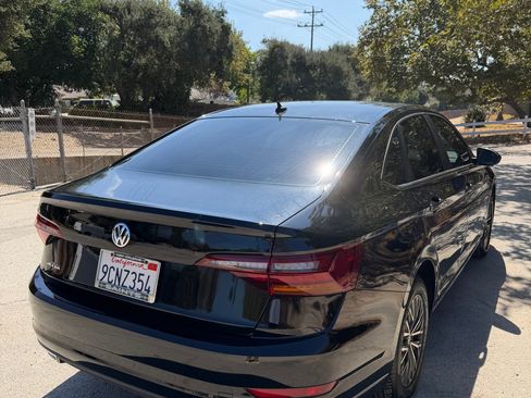 Used 2019 Volkswagen Jetta SE w/ Cold Weather Package FWD image 10