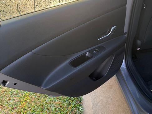 Used 2025 Hyundai Elantra SE image 15