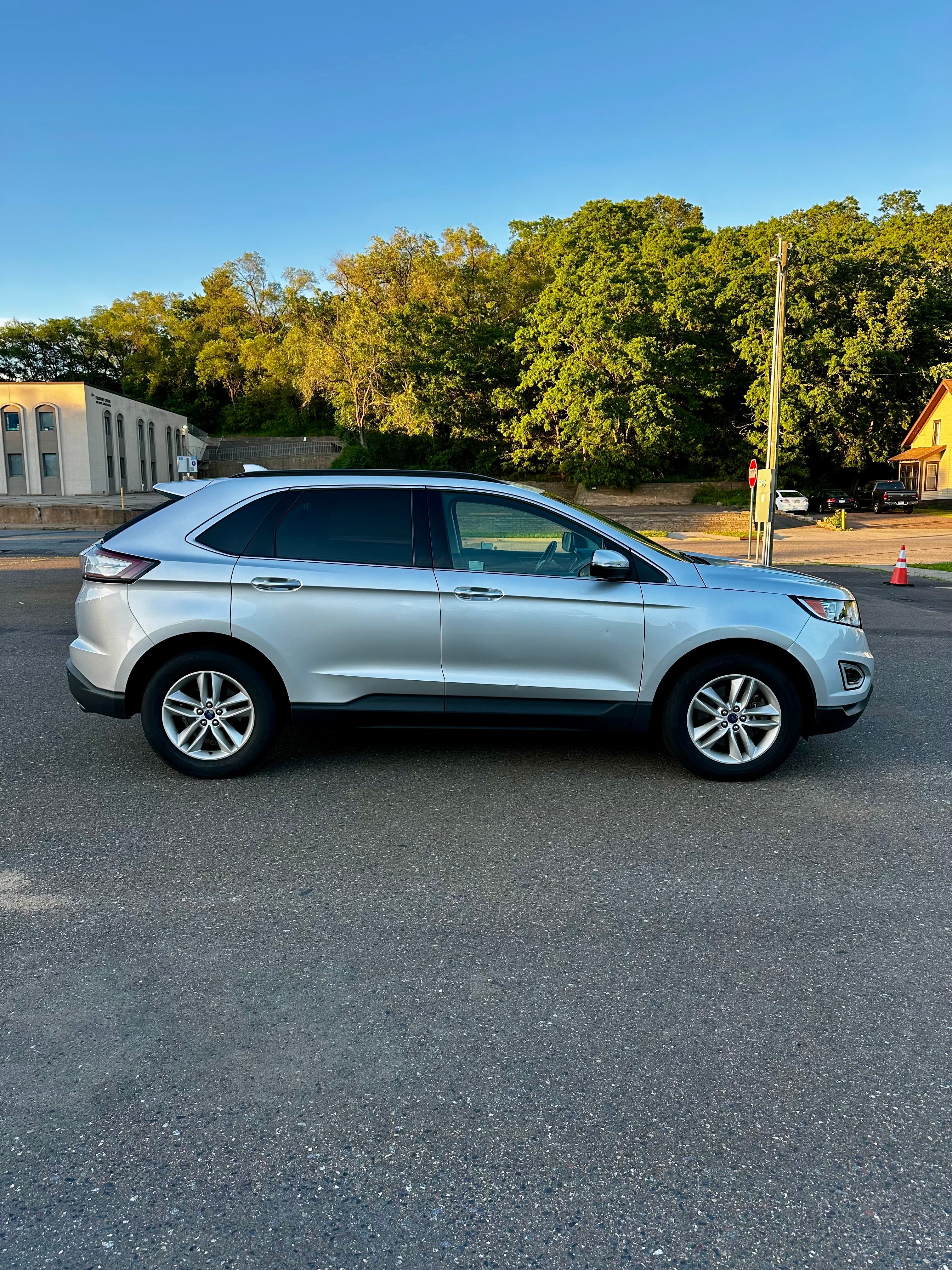 Used 2017 Ford Edge SEL AWD/4WD image 9