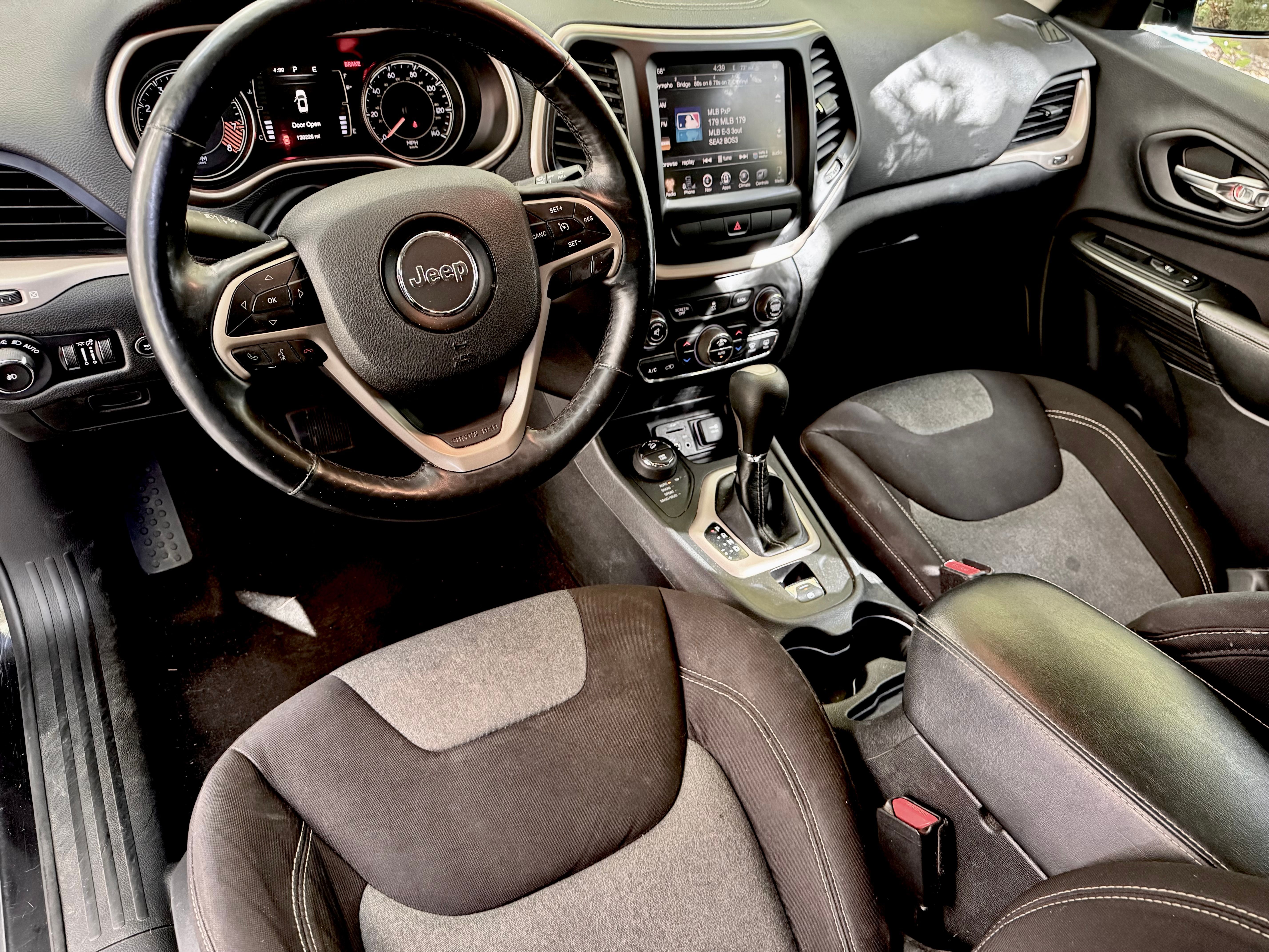 Used 2014 Jeep Cherokee Latitude w/ Comfort/Convenience Group AWD/4WD image 17
