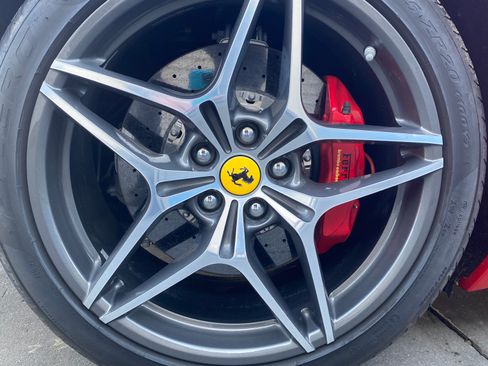 Used 2015 Ferrari California T image 24