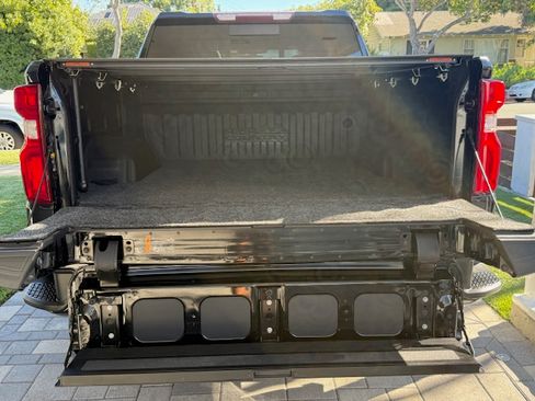 Used 2021 Chevrolet Silverado 1500 High Country w/ Z71 Off-Road Package image 9